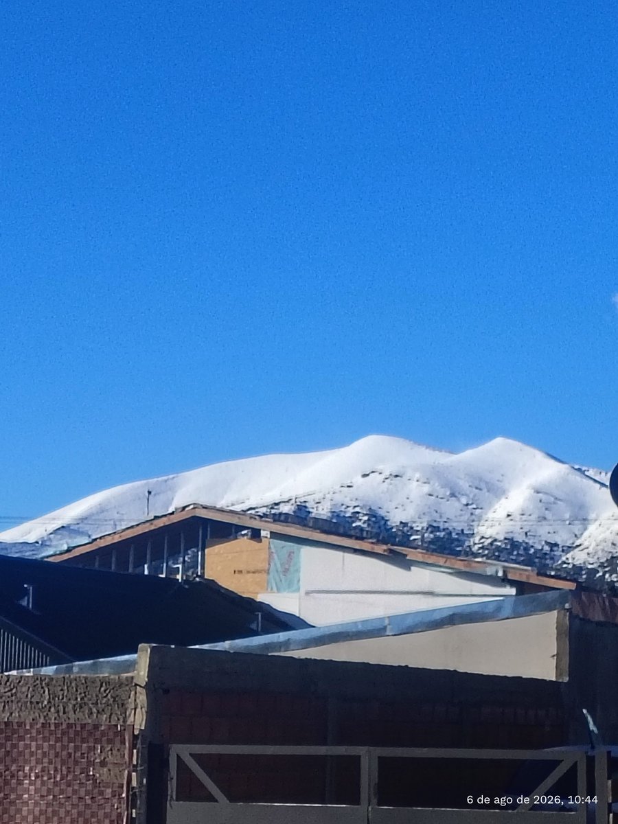 estefi_deriver's tweet photo. Bariloche con nieve de fondo!!
#nadiedicenada https://t.co/xefrxUJeV3