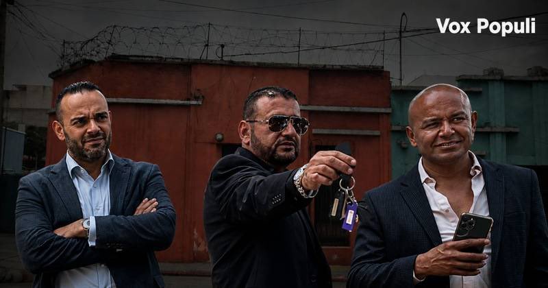Sonny_Figueroa's tweet photo. La red de roba propiedades que amenazó a periodistas
 
Mynor Renato Sandoval Martínez, Othniel Arturo Campos Mayorga y José Clemente Ramírez Martínez integran esta estructura criminal

Nota con @marvindelcid en @VoxPopuliGuate 

▶️ https://t.co/KJ47SnLBDH https://t.co/y1kXBvjsoG