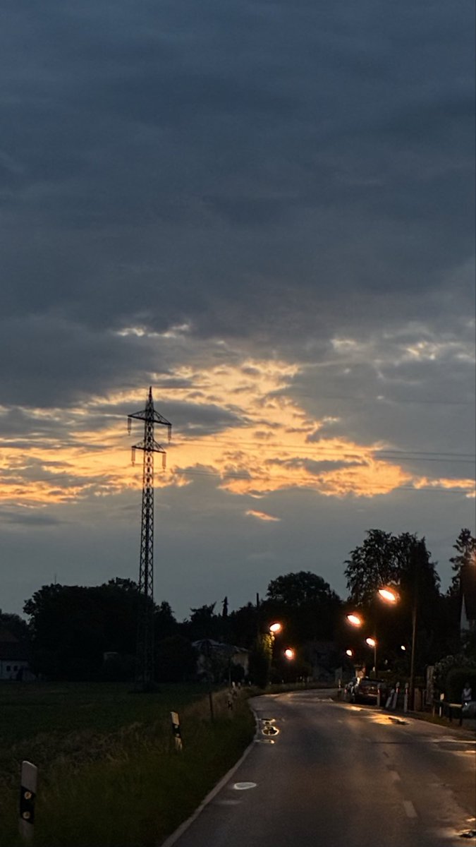 weissblauemacht's tweet photo. München im ersten Licht. ☁️✨
💫✌️🤍💙😎
#München #EnglischerGarten #Sunrise #Fotografie
#Munich #StreetPhotography #Morgenstimmung #PhotoOfThe https://t.co/NhTakqPacU