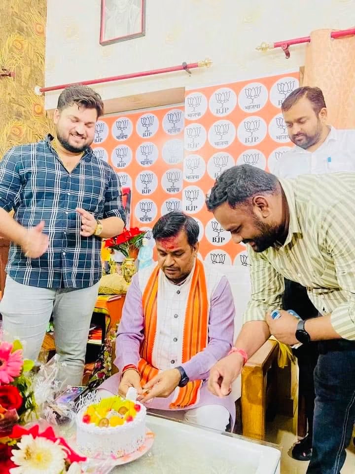 shrishchBJP's tweet photo. उत्तर प्रदेश विधान परिषद के माननीय सदस्य एवं पूर्व प्रदेश महामंत्री भाजपा श्री अनूप गुप्ता जी को जन्मदिन की हार्दिक शुभकामना । 
मर्यादा पुरुषोत्तम प्रभु श्रीराम जी आपको उत्तम स्वास्थ्य एवं दीर्घायु प्रदान करें …!🙏🏻🙏🏻🙏🏻🙏🏻🙏🏻
@bjpanoop https://t.co/ec8jZw4fQq