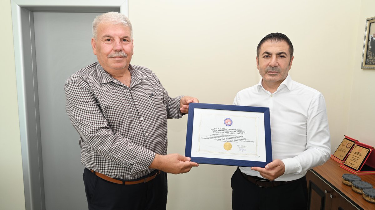 erdogan_ugr's tweet photo. Çok değerli #duayen iş insanı Evci #Petrol Motorlu Araçlar San. Tic. Ltd. Şti.’nin sahibi Sayın Süleyman #Evci’ye de paylaşımları için müteşekkiriz.
🚜🚛Misafirperverlikleri için teşekkür ediyor, hayırlı işler, bol kazançlar ve başarılar diliyoruz. https://t.co/AapiUXyZXD