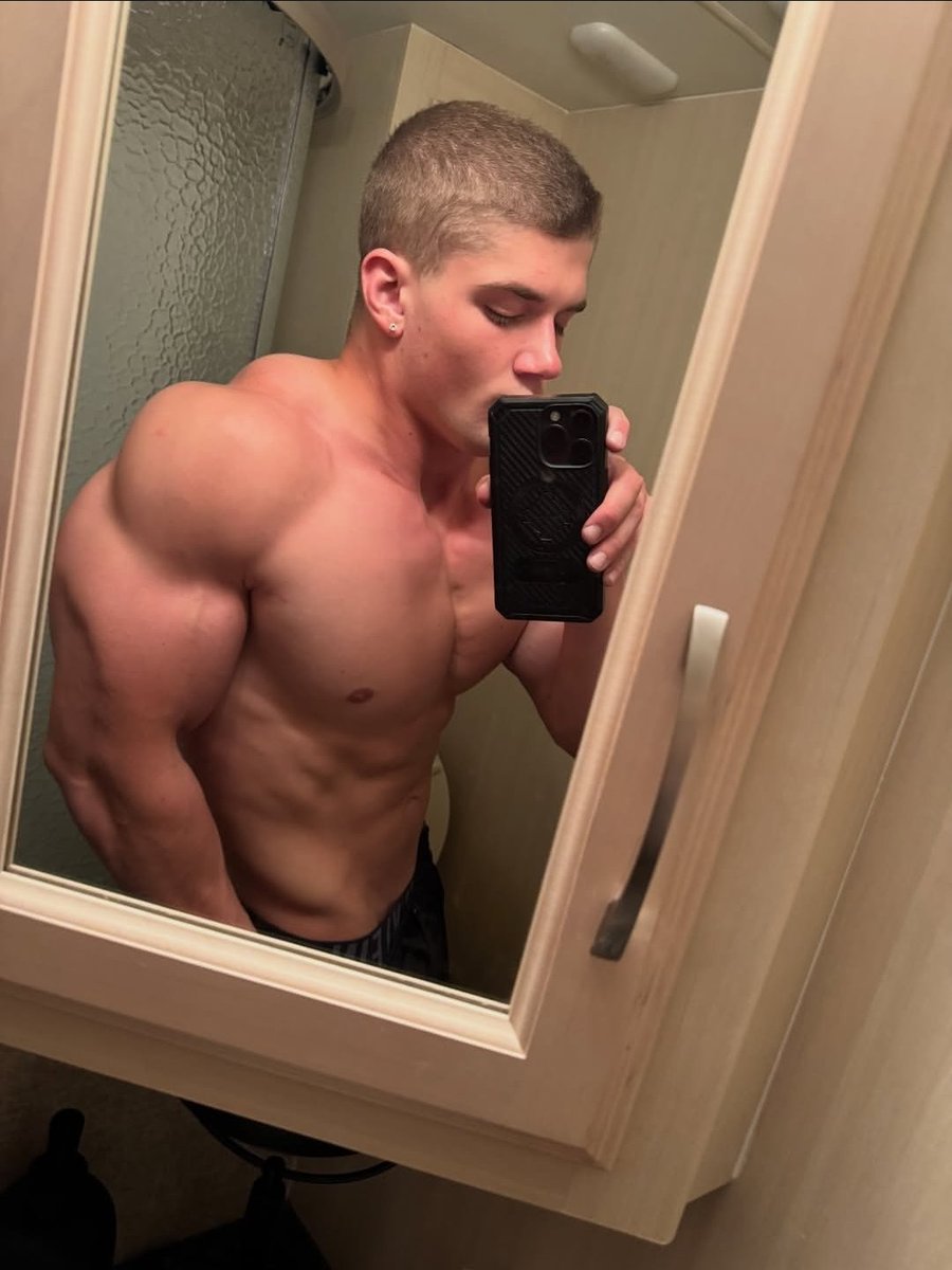 alpha_dave1's tweet photo. Serving confidence charm, and a little bit of trouble 💋✨ I don't chase I attract. Soft heart, bold energy  and always dressed to leave an impression  If you're looking for someone who's equal parts sweet  🌈❤️

#Findom #Alpha #cashmaster #bicep https://t.co/705c0RVl9j