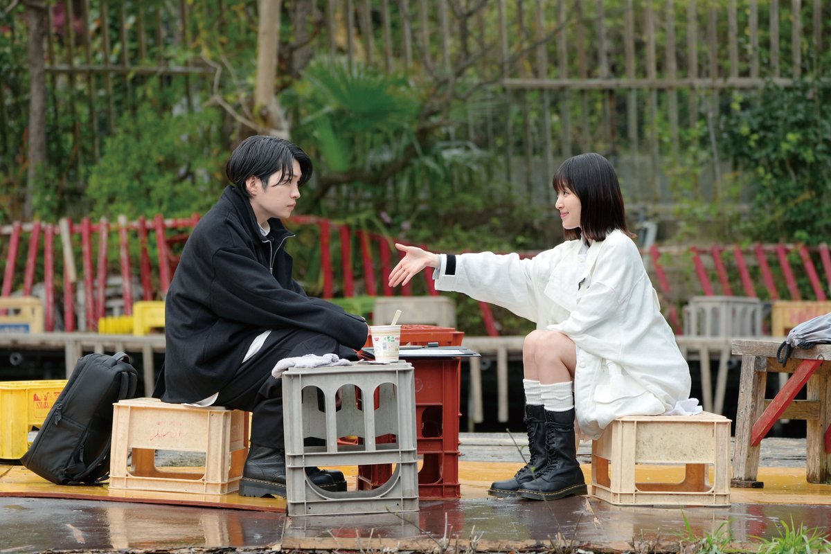 jikyu_300movie's tweet photo. 場面写真解禁 .･ﾟ

佐倉と花森＜死神バディ＞が誕生！

「独特の世界観を確かな芝居で成立させられる俳優陣」
という理由で製作陣に選ばれた #西畑大吾 と #福本莉子。
この世界観とふたりの熱演を映画館でお楽しみください📽️

#映画時給300円の死神
10.2(金) https://t.co/dpUgObiiUB