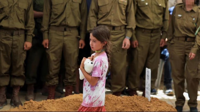 VividProwess's tweet photo. Heartbreaking 💔 Two IDF soldiers fell in battle in Lebanon.

This is the daughter of one of them, who was laid to rest today.

Our bravest heroes are giving their lives to protect Israel. https://t.co/bOf1PXRDEk