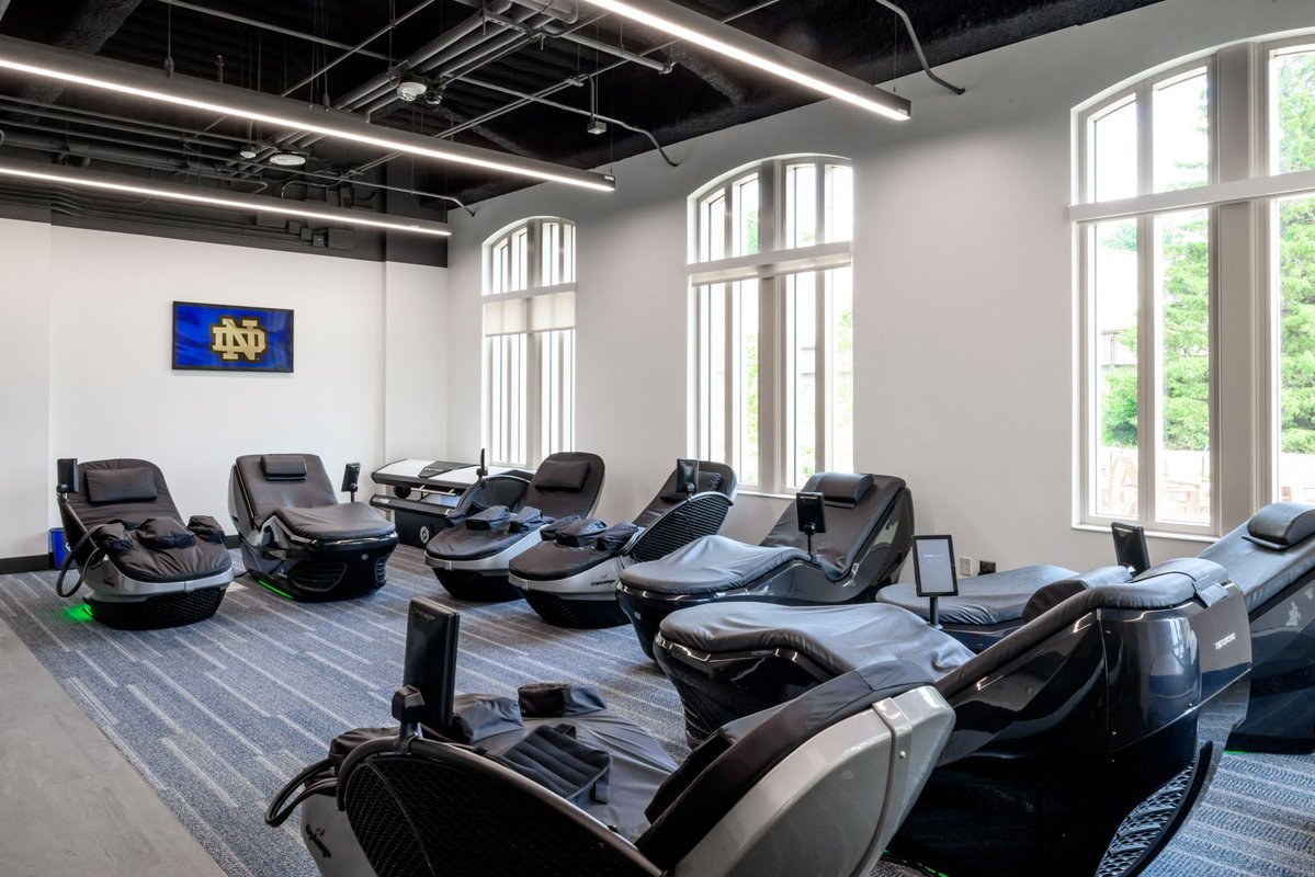 FightOnRusty's tweet photo. Notre Dame bought out all the used mall massage chairs and tried to pass it off as a "recovery room" lmao https://t.co/voQoaLhqKa