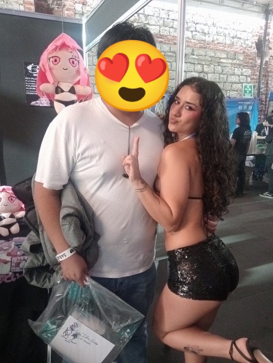 Dr_D000's tweet photo. Con la hermosa @Nattxx_s  en la 3ra edición de la @E_Xconvention https://t.co/TAMOG2TSbj