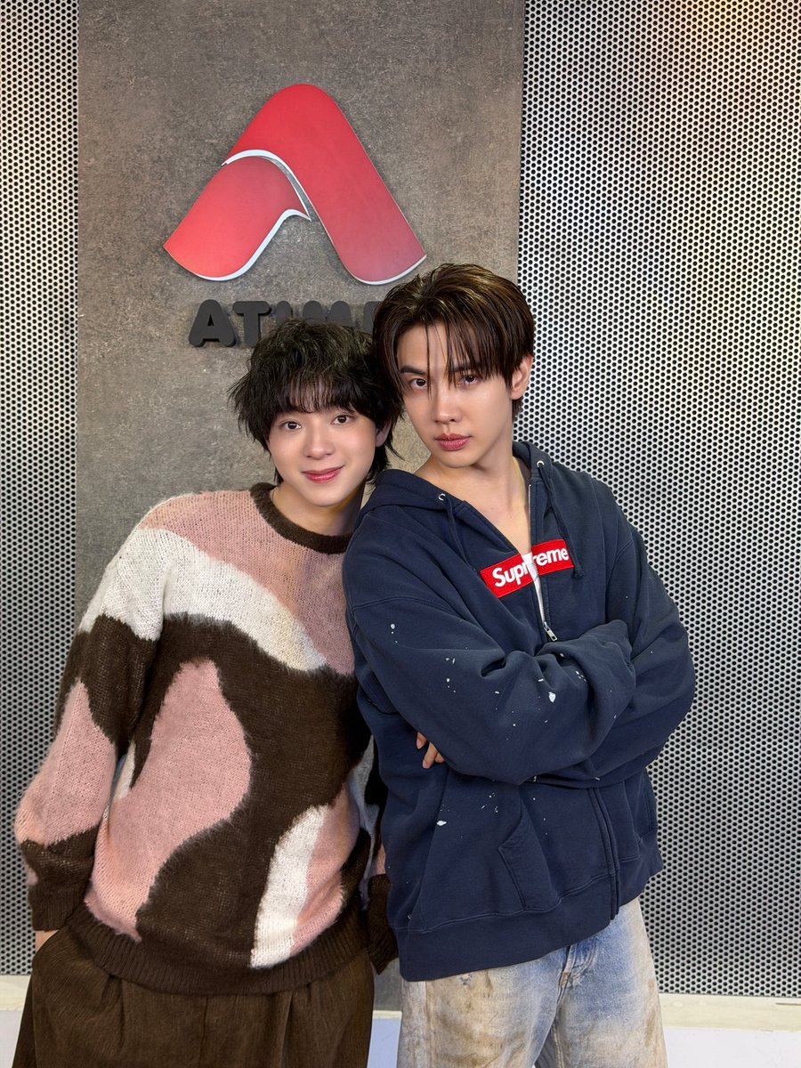 MchoiceTH's tweet photo. วันนี้มาเจอกับ ‘แม็กกี้บาส’ ได้ใน ‘EFM FANDOM LIVE x MaxkyBas’ นะค้าบบ 👀🎀🪄

📟รับชม Live ได้ทาง
YouTube: ATIME
🔗 https://t.co/V3QcUhhFjo

#MaxkyBasxFANDOMFANFIC
#maxky_rp #MaxkyBas
#MchoiceArtist https://t.co/qtyKKIraFo