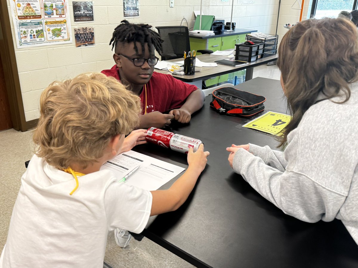 BMSatRSD2's tweet photo. Day 2 and teaching and learning is in full effect! Science Lab already!  
Flipping the Switch:  Every Classroom.  Every Day! @RichlandTwo https://t.co/Si4tusv1Bh