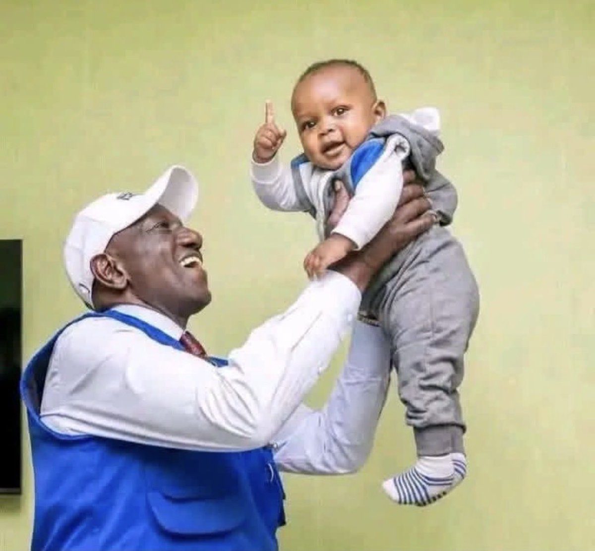 alfredarapketer's tweet photo. Children Are Very Honest!
Wantam Is Wantam!
😂😂😂😂😂😂 https://t.co/1v8TADA31v