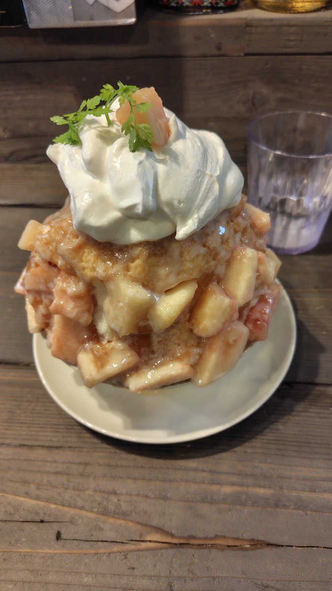 k770572413417's tweet photo. 今朝夜勤明けのご褒美に
西宮マダムたちに混ざって
開店から1人頑張って並びました笑
並んだ甲斐あって
美味しくて飛びました!!
超幸せでした✨
#82cafe #ゴロゴロ桃のかき氷 https://t.co/XpMPmVXh8k