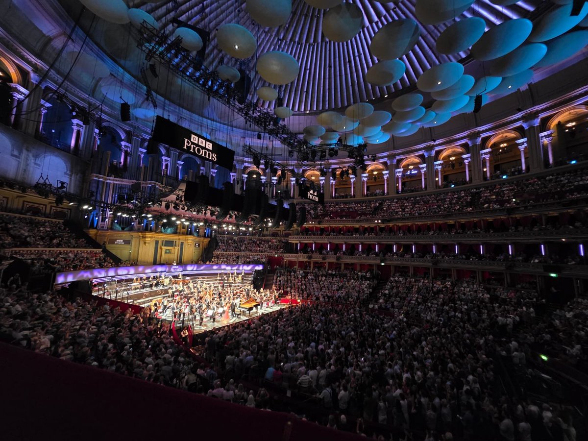 laurapopescumfa's tweet photo. Standing ovations for Alexandra Dariescu for her outstanding performance at Royal Albert Hall, as she became the first Romanian woman pianist to perform at @bbcproms. 
Incredibly proud of you, dear Alexandra! https://t.co/lebWlboumf