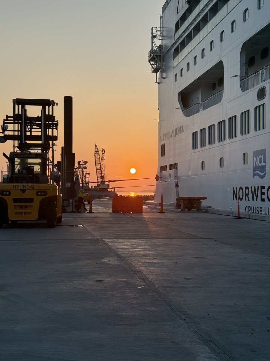PhilaPort's tweet photo. The sun rises on another cruise day in Philly. 🌅🚢

While one group of guests heads home and another prepares to sail, teams across the terminal are working behind the scenes to keep the day running smoothly.

Safe travels to everyone arriving and departing today!

#CruisePhillyFirst