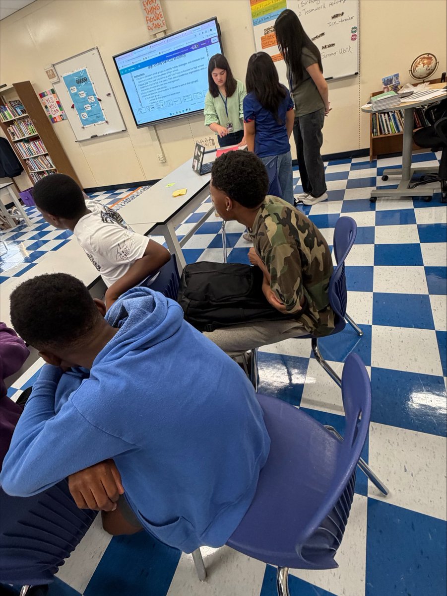 HorizonRNE's tweet photo. Happening Now @RNECavaliers Advisory Time: Horizon Magnet Freshmen engage in discussion about “Tips for 1st 9 Weeks Success in High School.”#SecondDayAdvisoryActivity
@tpierce82 @DrMarlonThomas @mmyers51309 @Cavplex  @PCA_RNE @northeaststugov @RNE_Counseling @R2Magnets @RNEAthletics @RichlandTwo @Sabrina_suber