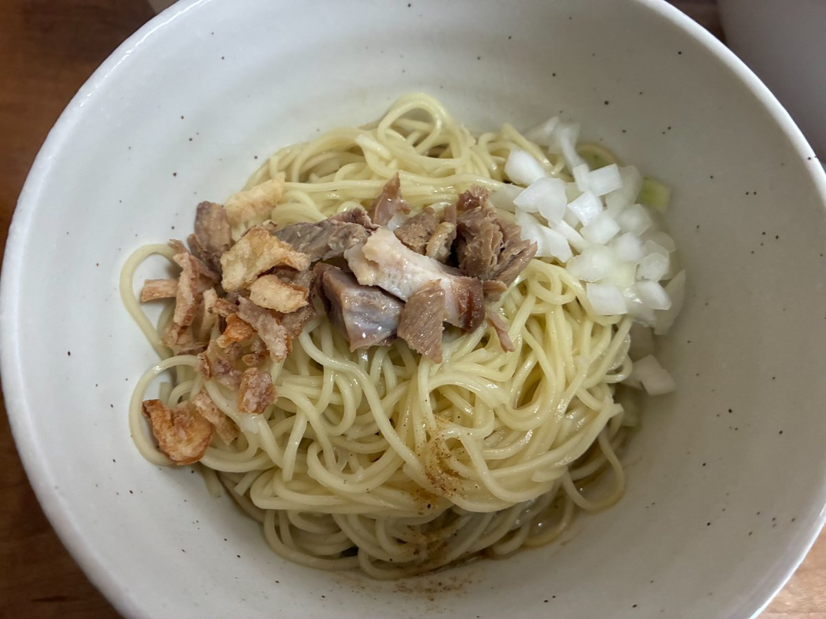 raft_group's tweet photo. 今日の一杯🍜

矢向「いのうえ」
ラーメン大盛＋替え玉

8年ほど前から定期的に通うお気に入りのお店
煮干しが効いたスープ、パツっとした麺、チャーシューも絶品😋
替え玉は毎回必須です！
最後まで楽しめる大好きな一杯

#ラーメン #いのうえ #矢向 #横浜ラーメン #食べログ百名店 https://t.co/FTYB30rVsH