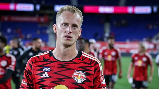 wlodar85's tweet photo. 🚨 Lech Poznań załatwia ostatnie formalności z New York Red Bulls. Gustav Berggren ma według planu pojawić się na testach medycznych w tym tygodniu. Po nich podpisze 3-letni kontrakt. Kwota transferu: ok. pół miliona euro. @Meczykipl https://t.co/A2QmjOj4V0