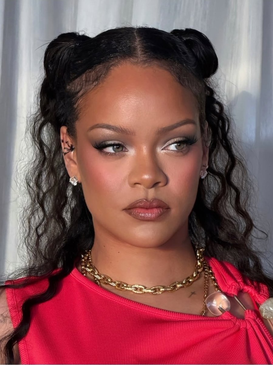 RIHFENTYHQ2's tweet photo. .@rihanna has now surpassed 112 million monthly listeners on @Spotify for the second time in her career. https://t.co/zwytZjyAqQ