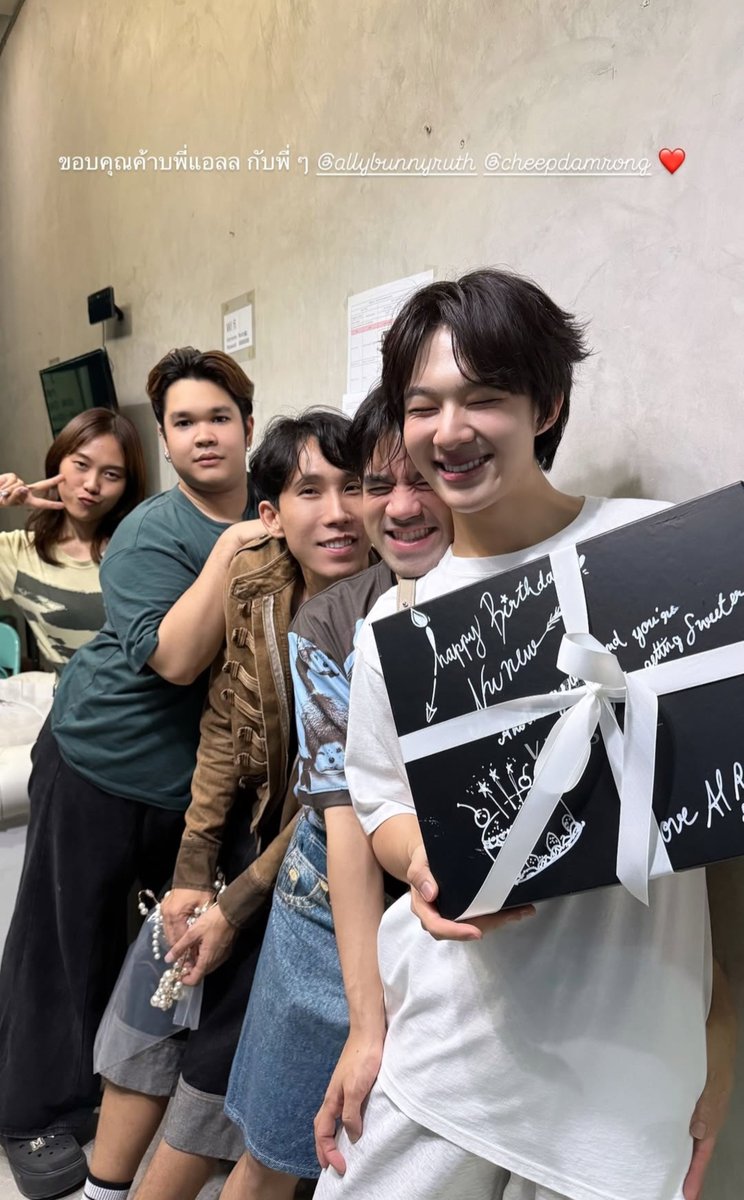 aftersummerrr's tweet photo. ว้ายยย กลิ่นสไตลลิสต์คอนสองแรงมาก หลักฐานยังคามืออยู่เลยค่ะ 😆🙏🏻 https://t.co/cvBhcewQjR