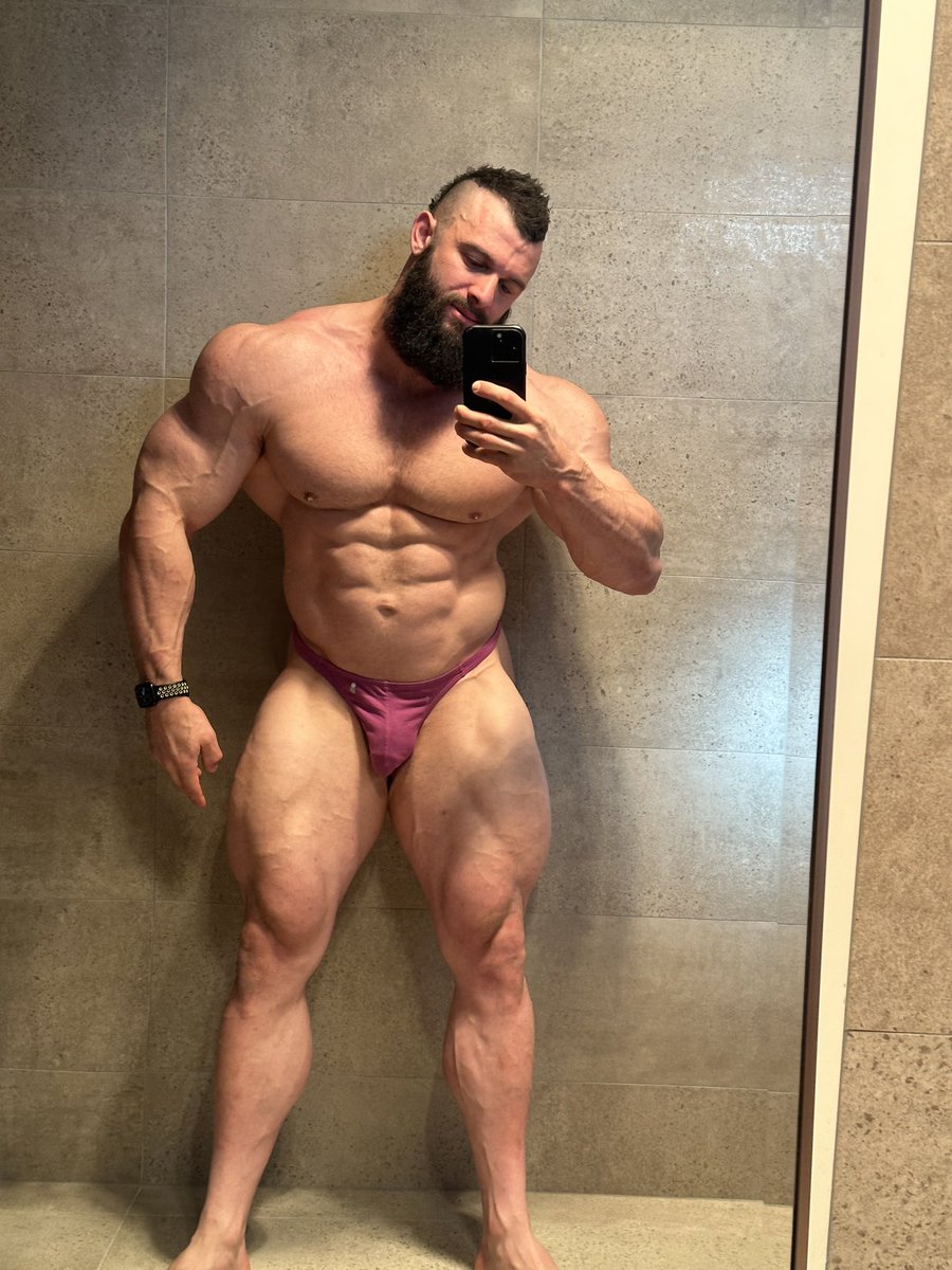 Nathwyld69's tweet photo. Back or the front https://t.co/s1w03pcQUw
