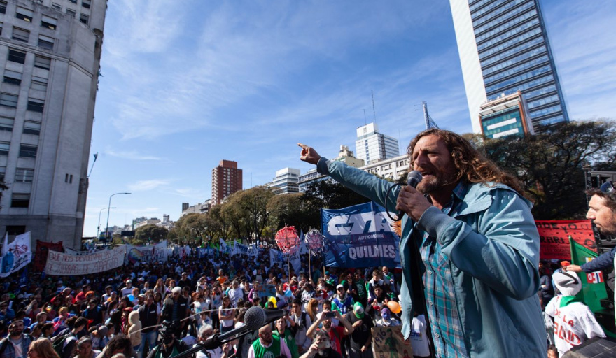 CTAABuenosAires's tweet photo. 🗣️ De Isasi: “Es momento de intensificar todas las luchas”

💪Tras la derrota del Gobierno nacional, la CTA bonaerense convoca a sostener la movilización para el derrota total de la Ley de Inviolabilidad de la Propiedad Privada.

➡️ https://t.co/nUxgaP82Z8 https://t.co/y6jk90J4od