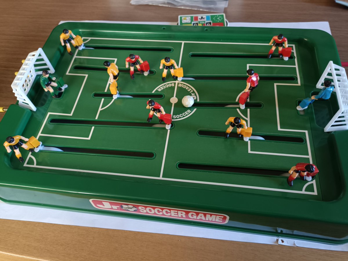 matton_gt's tweet photo. このサッカーのゲーム嫁さんがなおせないかな？って言うからもうなおすしかないじゃん！シャフトは自作してギ��も取っといてあったから遊べる用にはなったぜ　後はスコアボード固定かな♪ https://t.co/kf2L69lWEB