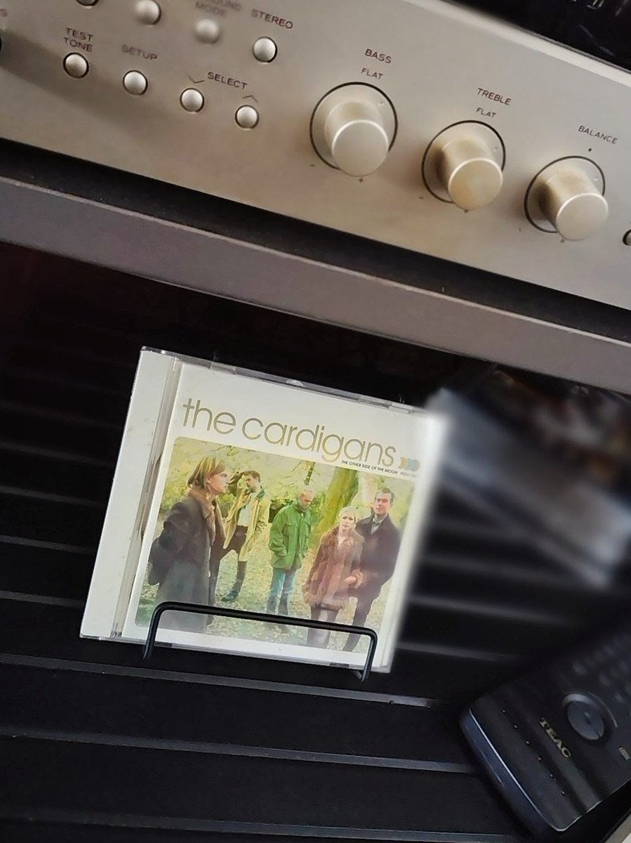 Alpha2008G's tweet photo. 今日の１枚
The Cardigans
「The Other Side of the Moon」

世界的にヒットしたlovefoolで知られるスウェーデンのポップバンド。日本での人気は非常に高いそうです。 https://t.co/WABs0KsrCN