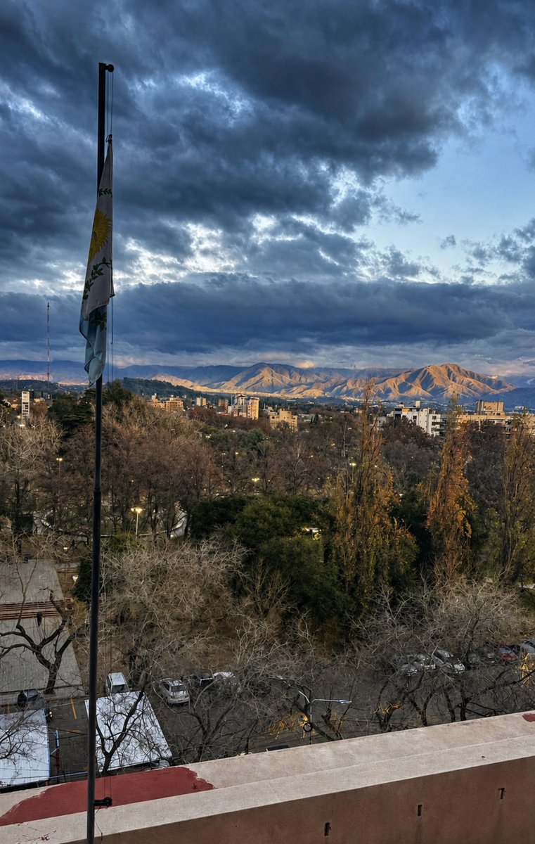 TamyGim's tweet photo. La vista de la sala #Mendoza https://t.co/CqmZ9iautR