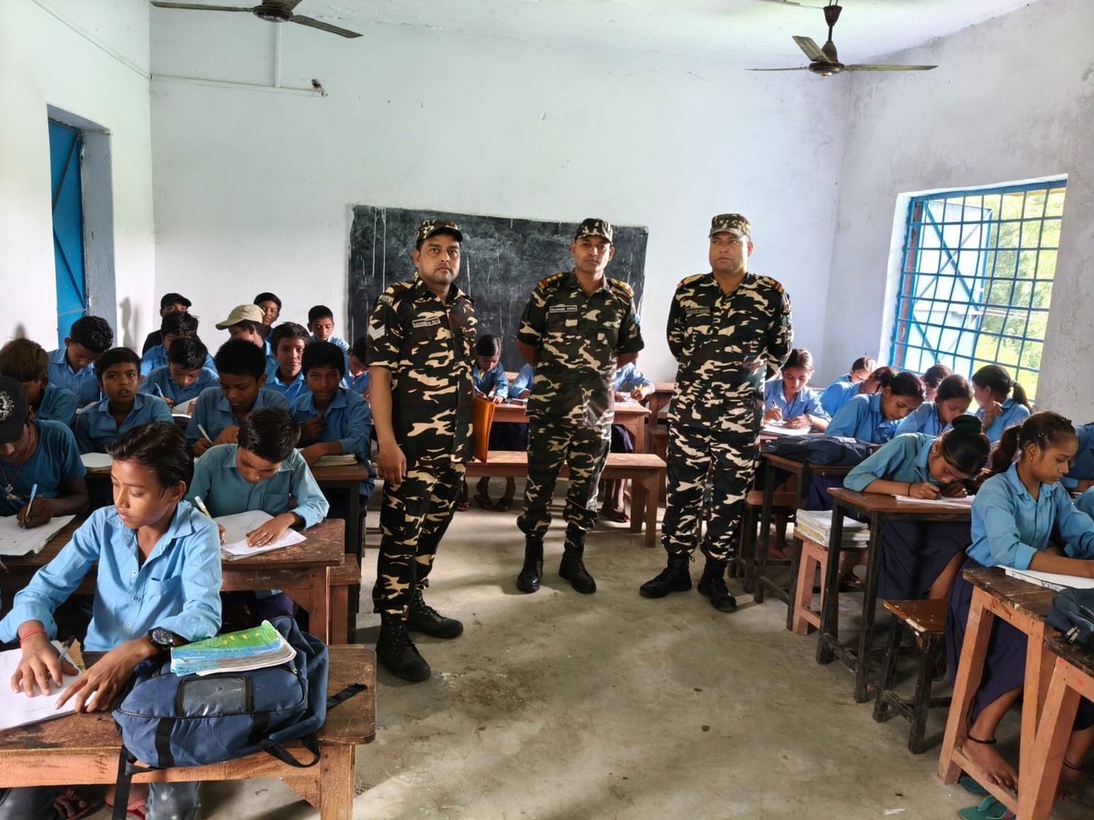 52bnssb's tweet photo. दिनांक 06/08/2026 को स्वतंत्रता दिवस-2026 के उपलक्ष्य में 52वीं वाहिनी सशस्त्र सीमा बल, अररिया की बाह्य सीमा चौकी लैलोखर, कुआरी व आमबाड़ी के कार्यक्षेत्र में “हर घर तिरंगा अभियान” के अंतर्गत चित्रकला पेंटिंग का आयोजन किया गया | @SSB_INDIA @ssbpatna @SSBSHQPURNEA https://t.co/1YhqH3ptYh