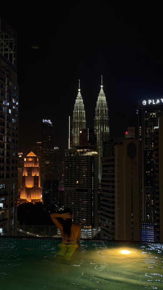 anakbabatan's tweet photo. Night swim with a view. https://t.co/690aaizreR