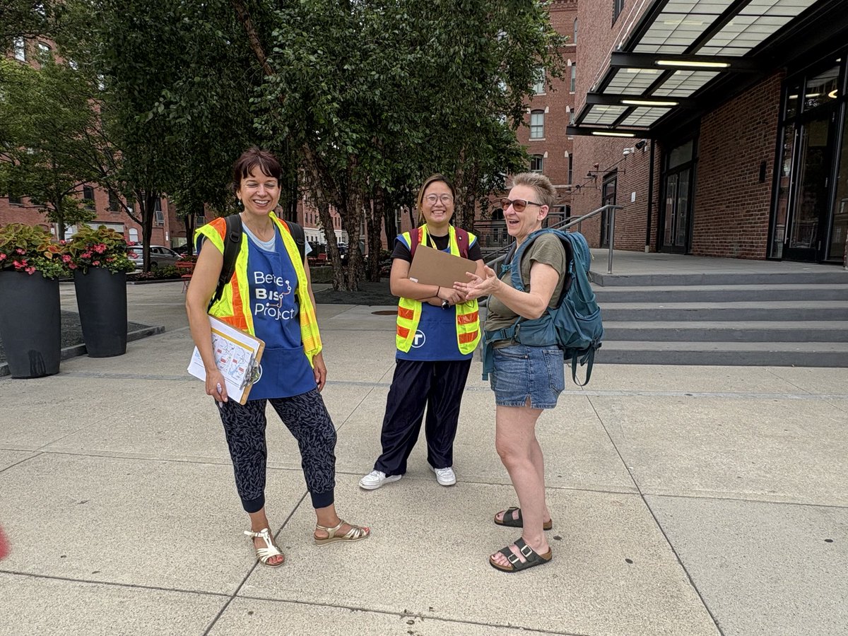 FPNA_Boston's tweet photo. Thank you @MBTA Better Bus Team for coming to #FortPoint to talk to neighbors about replacing the #11 one way bus on A Street with a 2 way 🚍 #42 ending in the #Seaport. You may also give your feedback at https://t.co/GKpyOxpEx6 https://t.co/SWIlzxDg8y
