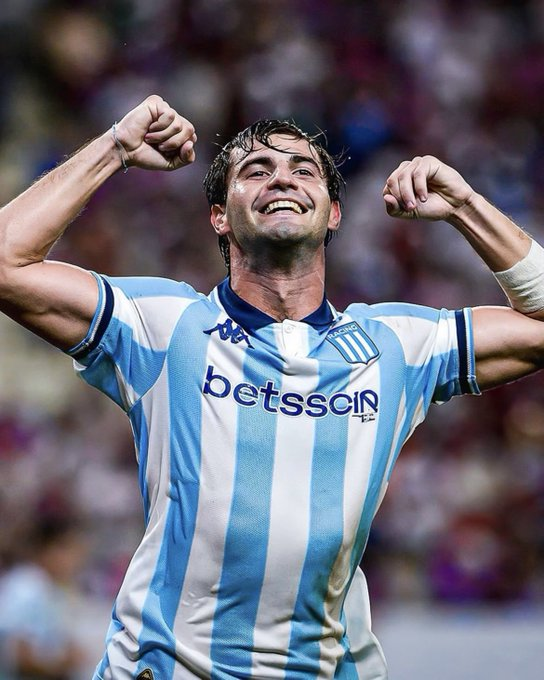 newscolina's tweet photo. 🚨 Santiago Sosa viajará para o Rio de Janeiro ainda hoje, informa o @DiarioOle.

O Vasco depositará US$ 3,5 milhões na conta do Racing em breve.

Os clubes também chegaram a um acordo sobre o pagamento das próximas parcelas. https://t.co/bIDq9fqMCt