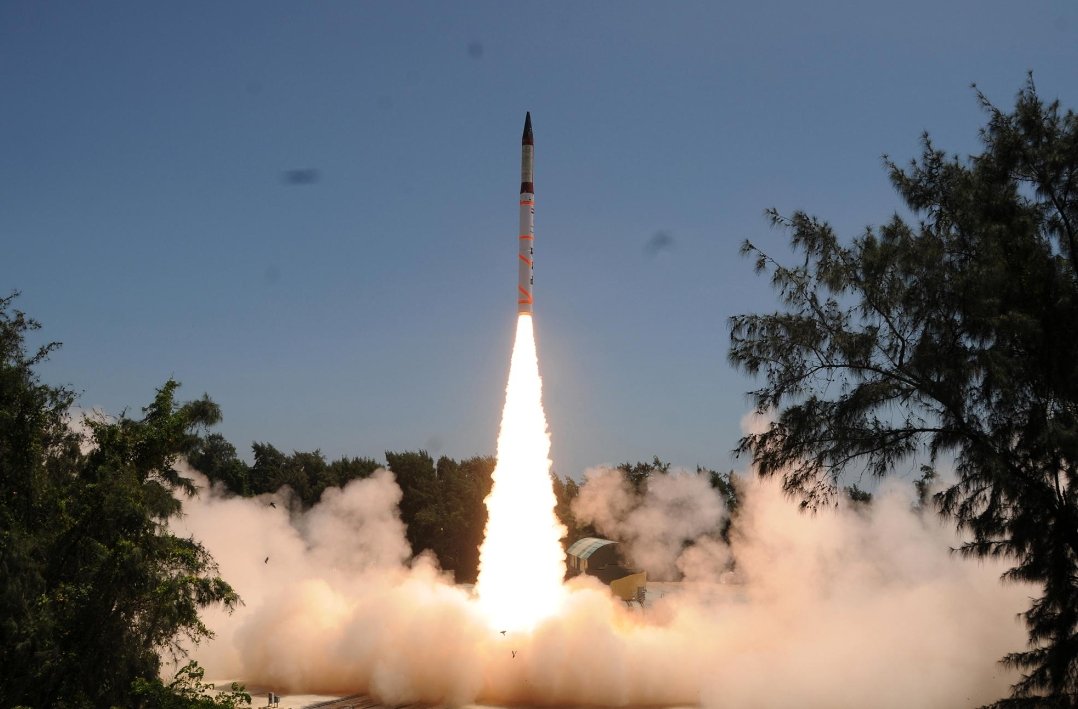 Ashish26india's tweet photo. India successfully test-fired the Agni-4 medium-range ballistic missile from Odisha, validating all operational and technical parameters. 

 #Agni4 #DRDO #Defence #India https://t.co/OdUhaQqrhk
