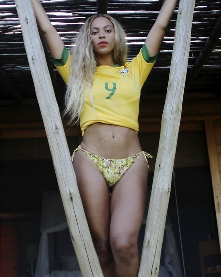 stupidsongsty's tweet photo. beyoncé in brazil • (2013) 🇧🇷 https://t.co/VJf2FHKPaP