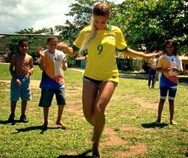 stupidsongsty's tweet photo. beyoncé in brazil • (2013) 🇧🇷 https://t.co/VJf2FHKPaP