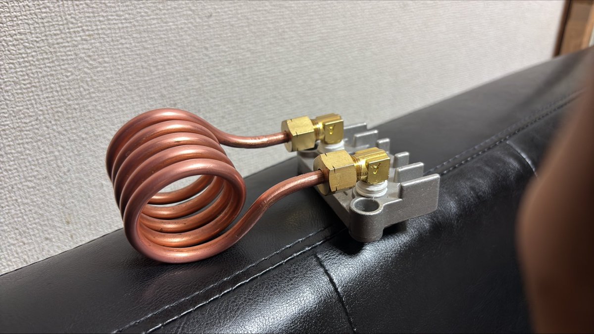 NANIWA_43's tweet photo. カブ系用銅管オイルクーラー完成 https://t.co/Z0OhVeDAOU