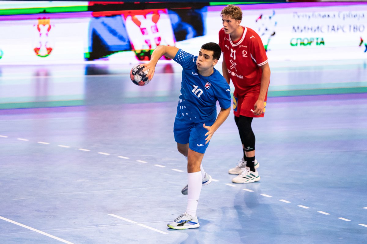 HRS_CHF's tweet photo. 🇭🇷 | 𝐌𝐥𝐚đ𝐢 𝐣𝐮𝐧𝐢𝐨𝐫𝐢 |

Naši mlađi juniori zaustavljeni su u četvrtfinalu. Danska je slavila 38:30, no naši dečki nastavljaju borbu za poredak od 5. do 8. mjesta.

Sutra slijedi dvoboj s Mađarskom. Satnicu saznajemo večeras.

Idemo dalje, dečki! 💪❤️

#crohandball https://t.co/oAfIx0aa8Y