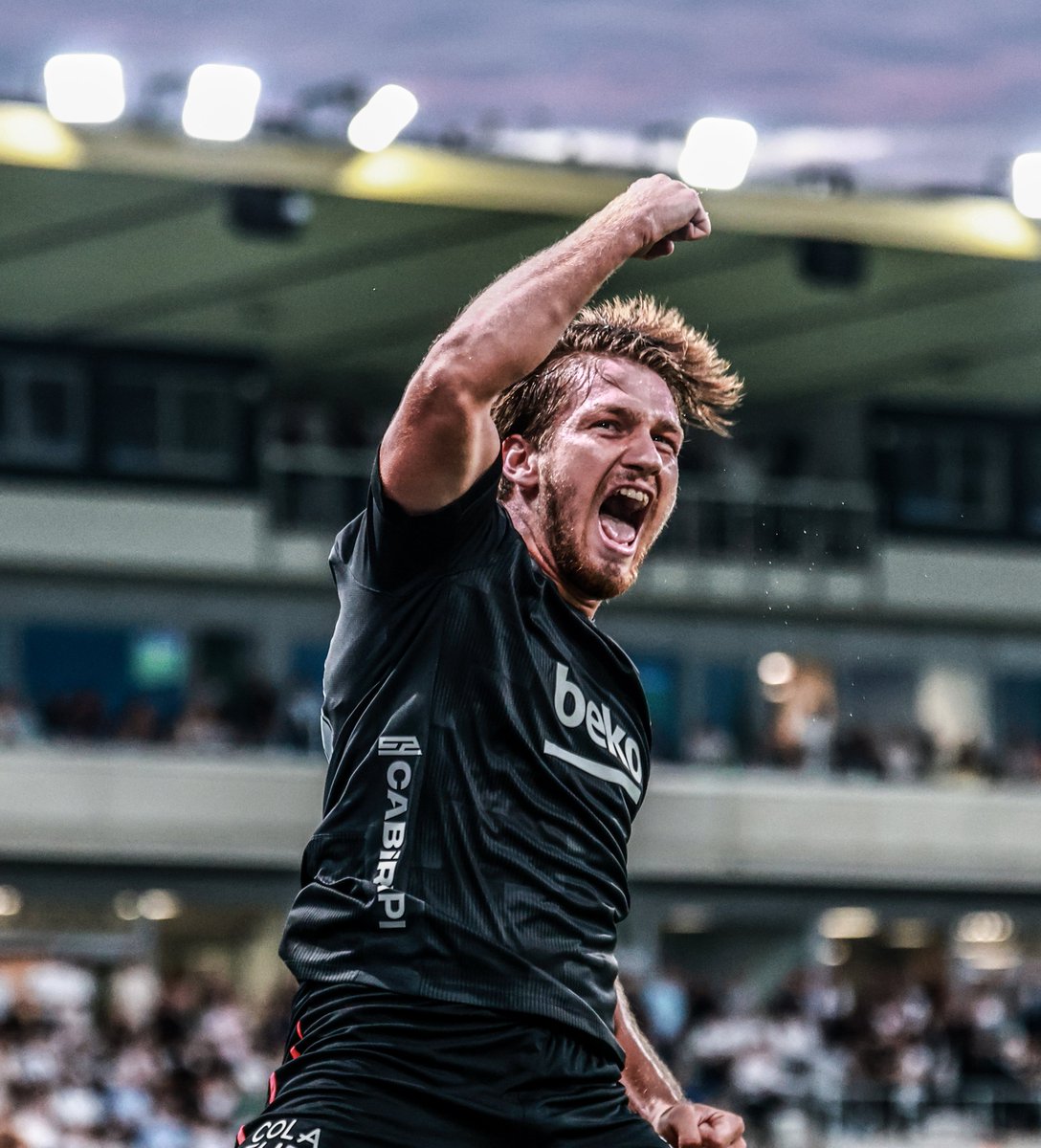 BesiktasEnglish's tweet photo. Striker's instinct. 🎯 https://t.co/WZVBmYtHGC
