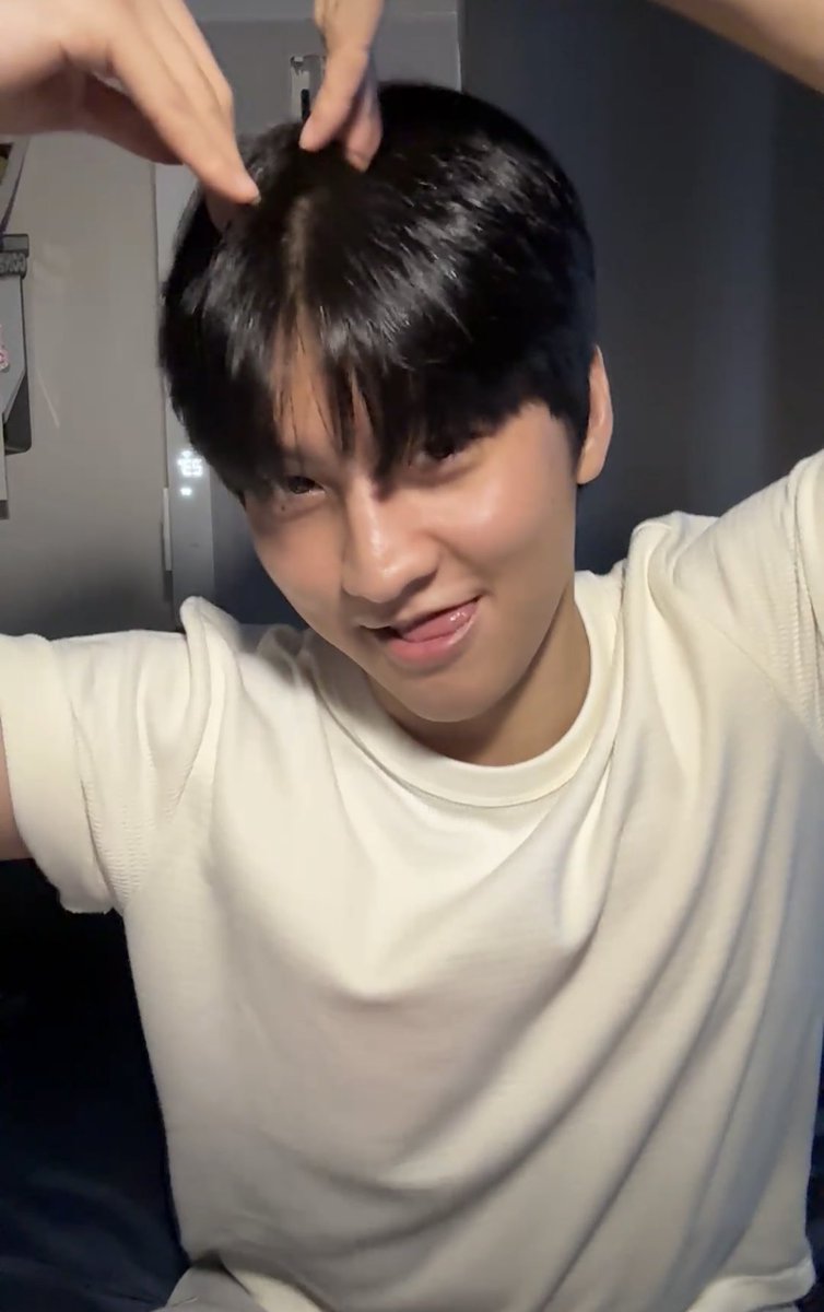 rivenator_'s tweet photo. ITS MY POOKIE BDAY YEOROBUN 
everyone say happy birthday lee wonseo !!! 🥳 💃🏽 🎉 https://t.co/jUn82g74mK