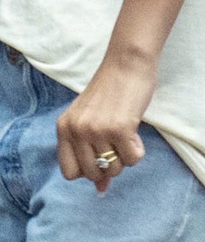 mttnh_'s tweet photo. Tom Holland officially wearing a ring with Zendaya, THIS IS WHAT I ASKED FOR! https://t.co/t4EYjGxerX