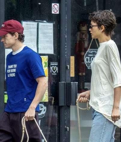 mttnh_'s tweet photo. Tom Holland officially wearing a ring with Zendaya, THIS IS WHAT I ASKED FOR! https://t.co/t4EYjGxerX