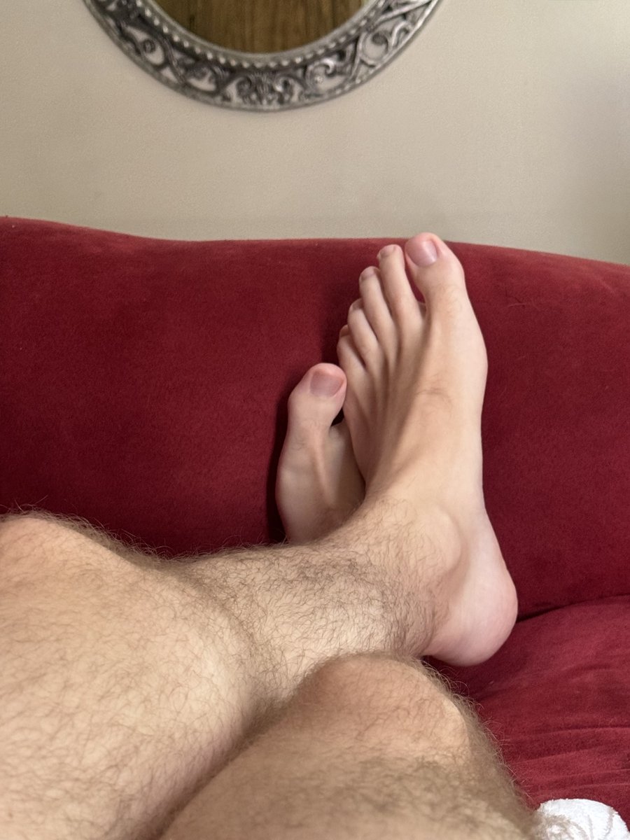 goodguyfeet's tweet photo. On the couch today https://t.co/cLVp5tmi53