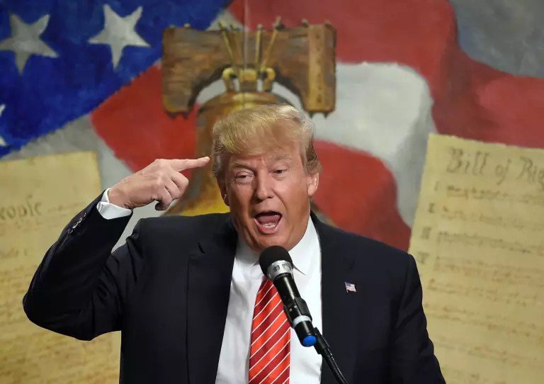 cyprien_ronze's tweet photo. 🇺🇸🇺🇦 En plus d'être un bouffon digne de l'asile psychiatrique qui se prend pour le général MacArthur, Donald Trump est un énorme traître dont la parole n'a aucune valeur.

L'Ukraine subit quotidiennement les missiles balistiques russes, et bientôt nord-coréens, qui affluent en masse pour tuer des civils.

Seuls les Patriots sont vraiment efficaces pour les intercepter, et dans une moindre mesure le SAMP/T européen.

Trump avait promis lors du sommet de l'OTAN à Ankara, le 8 juillet, d'autoriser l'Ukraine à produire sur son sol des Patriots.
Il est revenu la semaine dernière sur sa promesse.

Entre temps, l'Ukraine a subi l'une des plus grosses attaques de balistiques russes, sans pouvoir arrêter aucun des 24 missiles tirés dans la nuit du 4 au 5 juillet.

Ce soir, Volodymyr Zelensky rappelle la nécessité urgente de transférer des Patriots à l'Ukraine.

Que fait l'Europe ?
Pas de Sky Shield.
Aucune pression politique sur les États-Unis pour qu'ils fournissent des Patriots.
Pas d'économie de guerre assumée en-dehors de slogans creux.

Et pendant ce temps, des Ukrainiens meurent chaque jour.