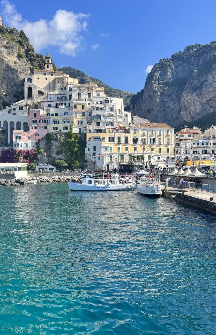 rossisarchive's tweet photo. 📍amalfi, italy https://t.co/Hbfmji7FHx