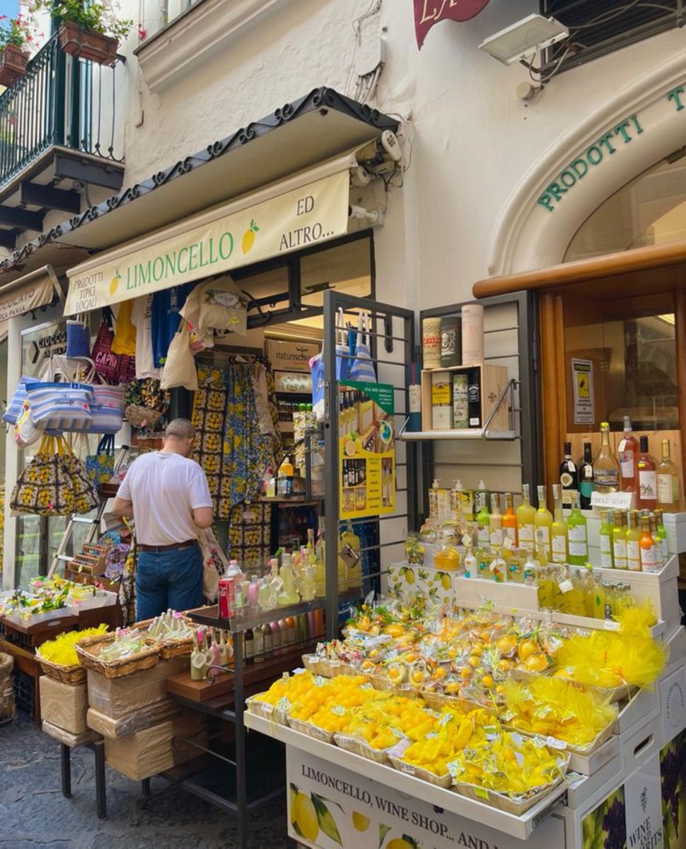 rossisarchive's tweet photo. 📍amalfi, italy https://t.co/Hbfmji7FHx
