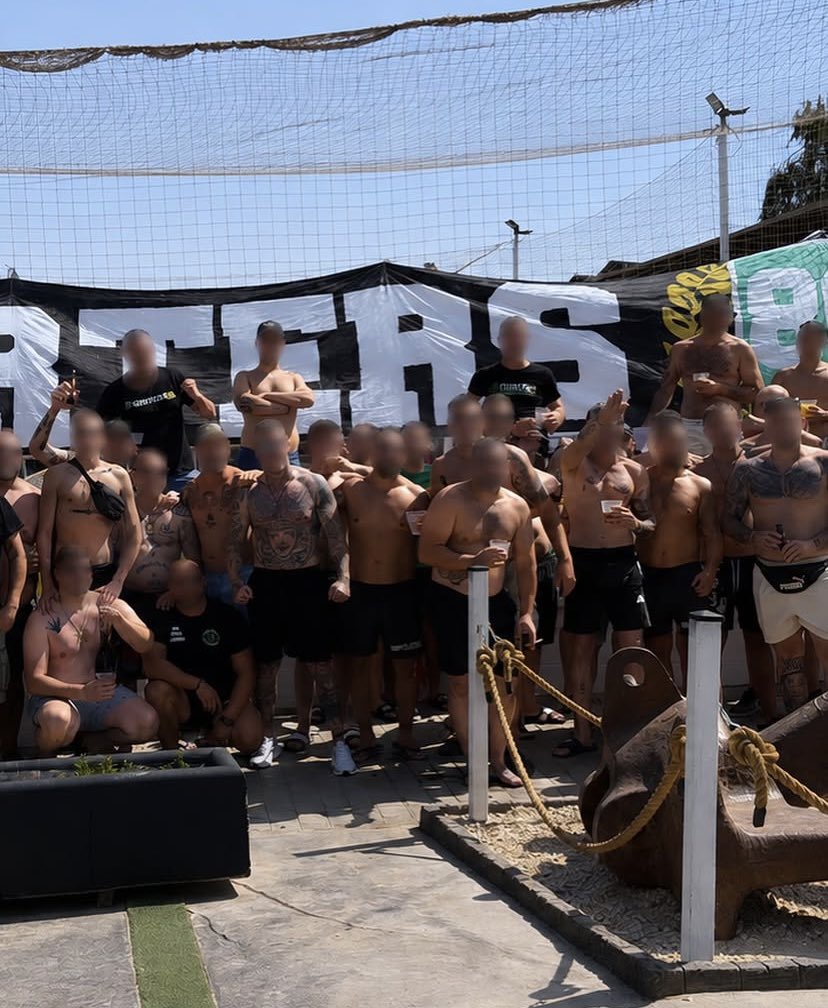 UltrasPresent's tweet photo. Foto veraniega en familia de SGS 🟢⚪️🇪🇸 

(El ex jugador del Real Betis Chimy Ávila también estuvo presente con sus ULTRAS.) https://t.co/SJOP2O9Mb6