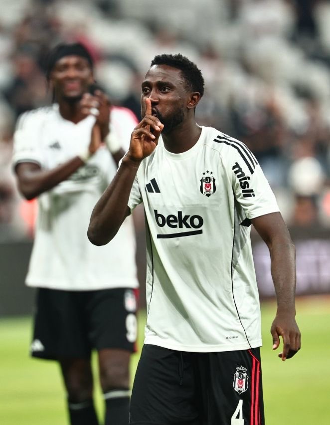 h0lmess3's tweet photo. Harika bişeysiniz siz harika.
#FCHvBJK https://t.co/FrTaCcJXyp