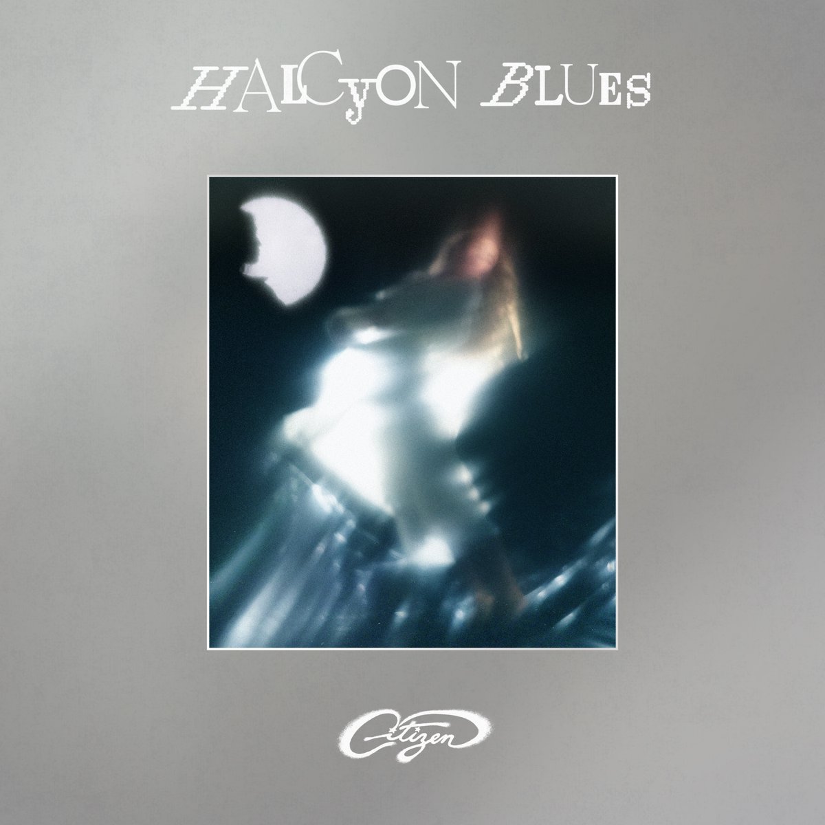 CaliberTV's tweet photo. ALBUM REVIEW: Citizen — 'Halcyon Blues' (8/10)

✍️: @mat_abe182 
🔗: https://t.co/iYBiWgmXW1

"‘Halcyon Blues’ feels like such a solid record from one of the best to ever do it. Citizen show exactly why they’re one of the more prominent and important bands not only in the genre, but the scene as a whole. They feel like the gold standard on how to mature as a band, in all the right ways."