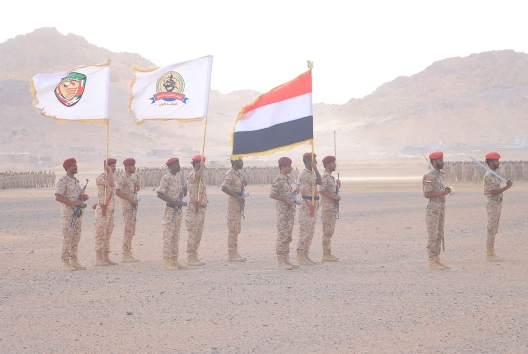 alrahbi5's tweet photo. الانتقالي يدعو لعدم القتال مع قوات الطوارئ ضد الحوثيين

دعا المجلس الانتقالي الجنوبي المنحل لعدم القتال مع قوات الطوارئ ضد الحوثيين، معتبرًا أنها معارك لا تصب في مصلحة الجنوب.

وأضاف المجلس في اجتماع عقده اليوم الخميس في عدن، أن الدعوات التي تحثّ شباب الجنوب على الانخراط في القتال خارج حدود الجنوب تحت ذريعة مواجهة الحوثي، تأتي في ظل مرحلة بالغة الحساسية تستوجب اليقظة والحذر.

وقال إن هناك محاولات من قبل أعداء الجنوب لجرّ الشباب إلى معارك لا تخدم قضيتهم الوطنية ولا تصب في مصلحة الجنوب، داعياً إلى "عدم الانجرار وراء الخطابات التي تستهدف استنزاف الطاقات الجنوبية وإبعادها عن مهامها الأساسية في حماية الأرض والدفاع عن أمن واستقرار الجنوب".

كما أدان الاجتماع ما أسماها "الاعتداءات المتواصلة على المدنيين في حضرموت، والتعسفات التي تمارسها قوات الطوارئ اليمنية بحق أبناء المحافظة".

 https://t.co/IUzRdIiWOb