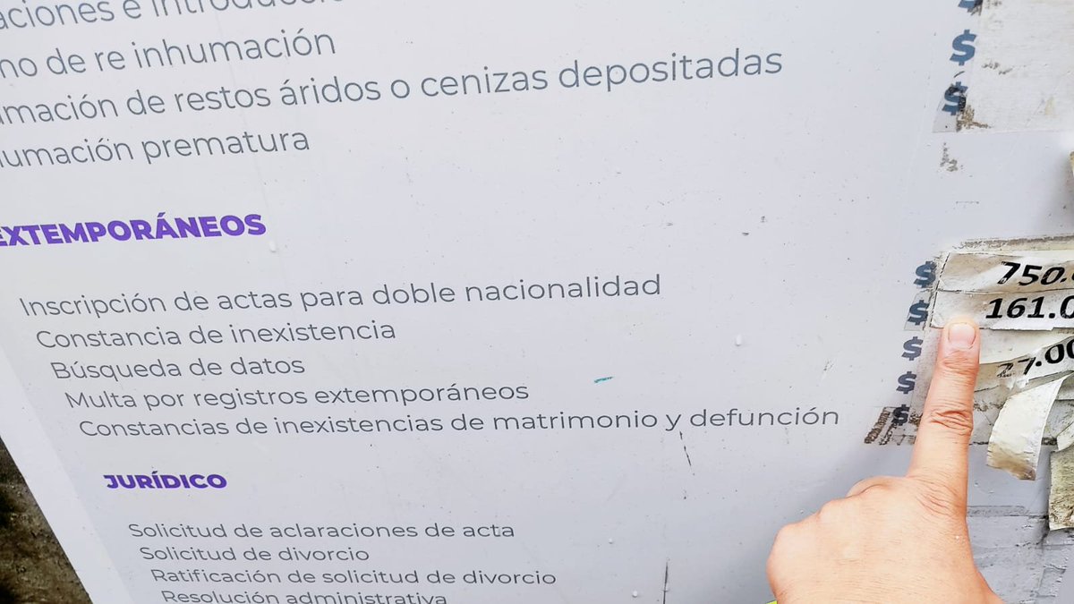 Lexeemia's tweet photo. @GuadalajaraGob fui al Registro Civil 13 y trataron de robarme $400, cobrándome más por 2 documentos y solicitando mi pago en efectivo y sin entregarme recibo. 
Encaré a la cajera y la funcionaria que tomó mis datos y tuvieron que registrar mi servicio. A ti también te roban GDL https://t.co/RB7zWn7MEs