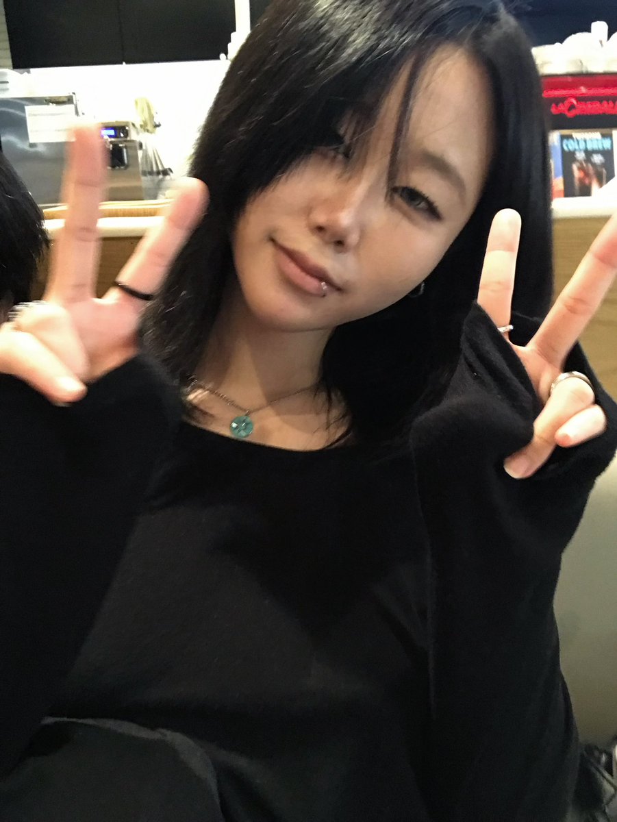 pytm7bkx2x's tweet photo. #wlw #이쪽 ㅋㅋ https://t.co/aq5aieFdEE