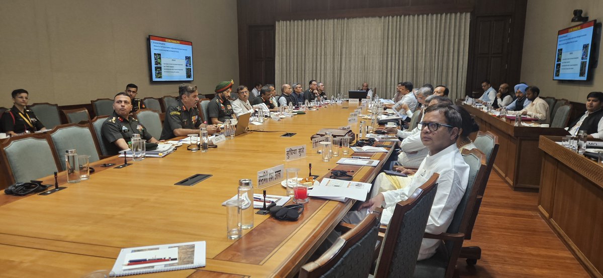 saptagiriulaka's tweet photo. Attended the Consultative Committee meeting of @DefenceMinIndia chaired by @rajnathsingh ji. Discussed the Territorial Army and its vital Citizen-Soldier spirit. Their contribution to national security, disaster response and nation-building is invaluable. 🇮🇳 https://t.co/Pllz67xD9C